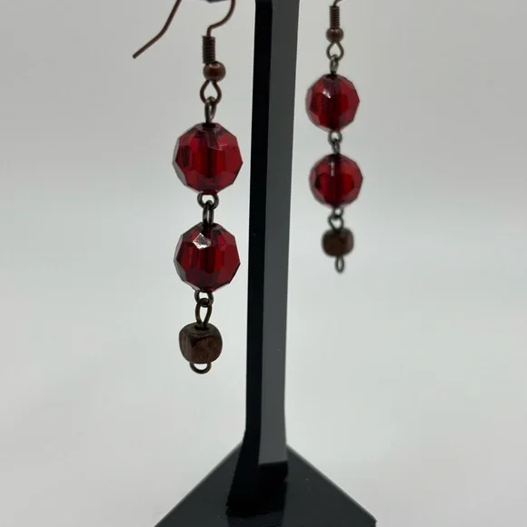 ✨5/$25✨ Elegant Red Beaded Earrings - Picture 2 of 5